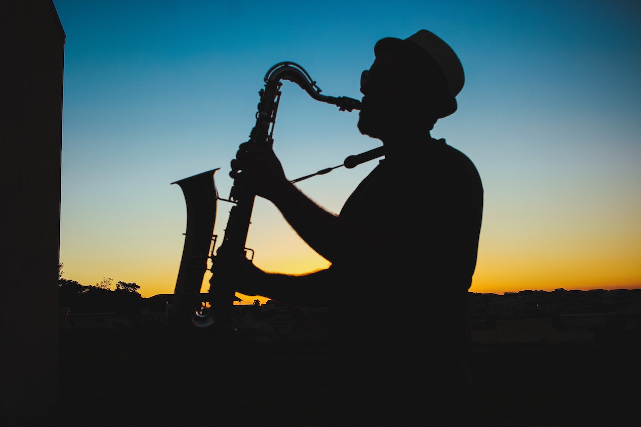 Man playing the saxophone